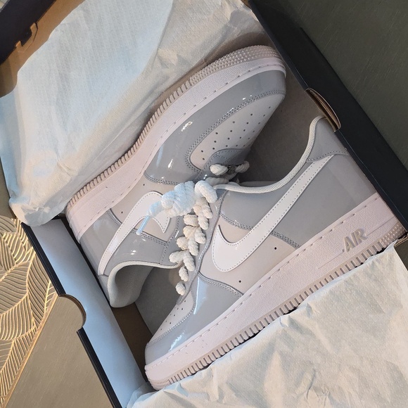 Nike Air Force 1 White and Light Gray Shoes Men Brand New With Tags - Picture 5 of 5